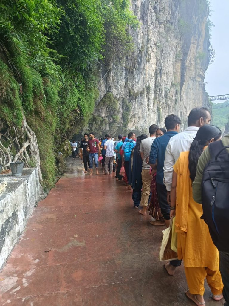 रुद्रप्रयाग : पवित्र कोटेश्वर महादेव मंदिर में पुलिस की देखरेख