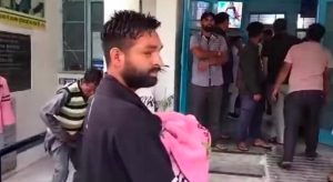 सड़क मार्ग खुलने के इंतजार में नवजात की मौत, सदमे