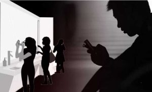 उत्तराखंड में नामी रेस्टोरेंट के महिला वॉशरूम में मिला मोबाइल