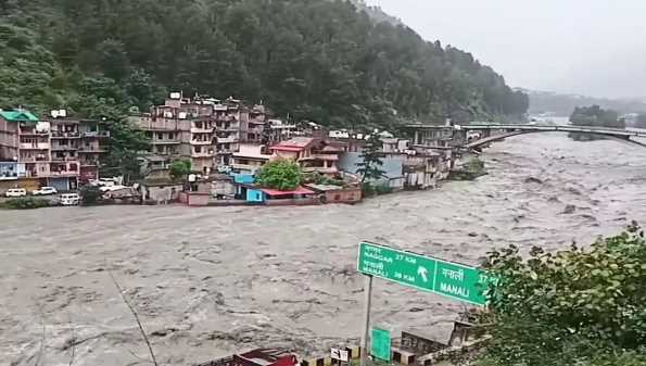 Mountain washed away with debris in Uttarakhand, you will tremble after watching the video of 'water deluge'!