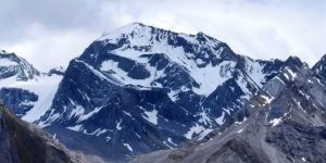 उत्तराखंड में विश्व प्रसिद्ध ओम पर्वत से 'ओम' और बर्फ