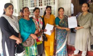 ऑल इंडिया आंगनवाड़ी एंप्लाइज फेडरेशन के आह्वान पर पूरे देश