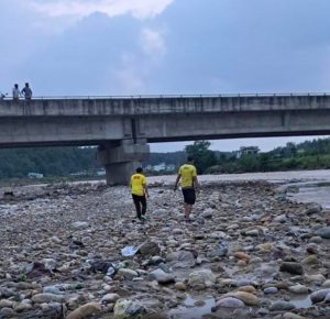 देहरादून- डालनवाला क्षेत्र में नदी में बहे 02 बालक, स्थानीय