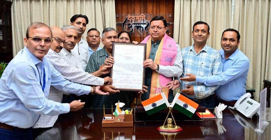 पत्रकारों के हितार्थ उठाए गए कदमों के प्रति देवभूमि पत्रकार