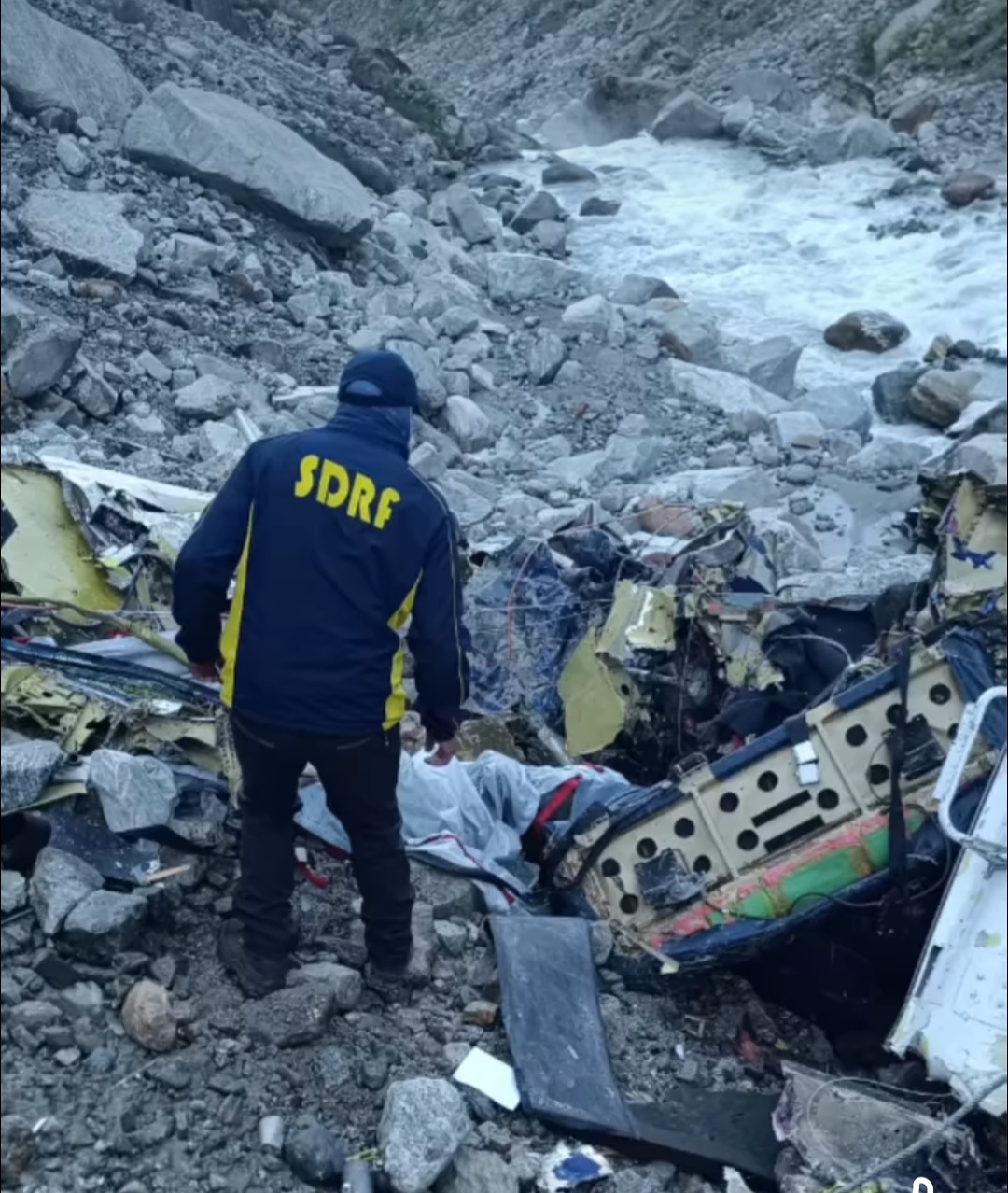 बिग ब्रेकिंग : केदारनाथ में हेलीकॉप्टर हुआ चकनाचूर - myuttarakhandnews.com