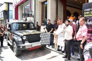 *महाराज ने सबसे बड़े फ़ूड टूर को झण्डी दिखाकर रवाना