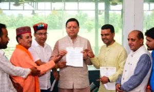 मुख्यमंत्री पुष्कर सिंह धामी से देहरादून में पुरोला विधानसभा से