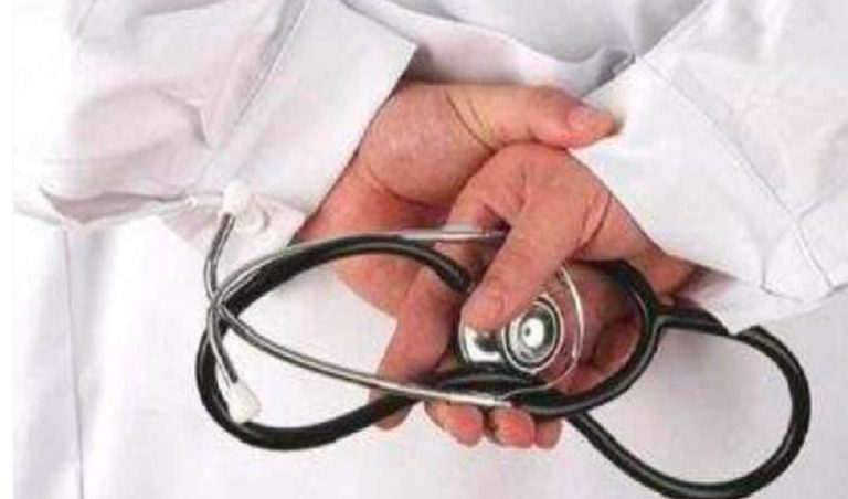 लोगो से बदसलूकी करने वाले डॉक्टर को चाहिए अब एक