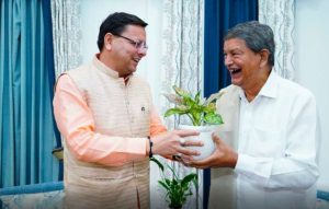 सीएम धामी से मिले हरदा, कई मुद्दों पर हुई चर्चा,