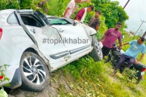 हल्द्वानी- सड़क पर जानवर से टकराकर पलटी कार, चालक की
