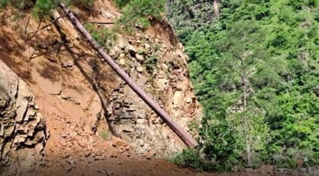 आफत बनकर टूटा मानसून: उत्तराखंड में राष्ट्रीय राजमार्गों पर 200