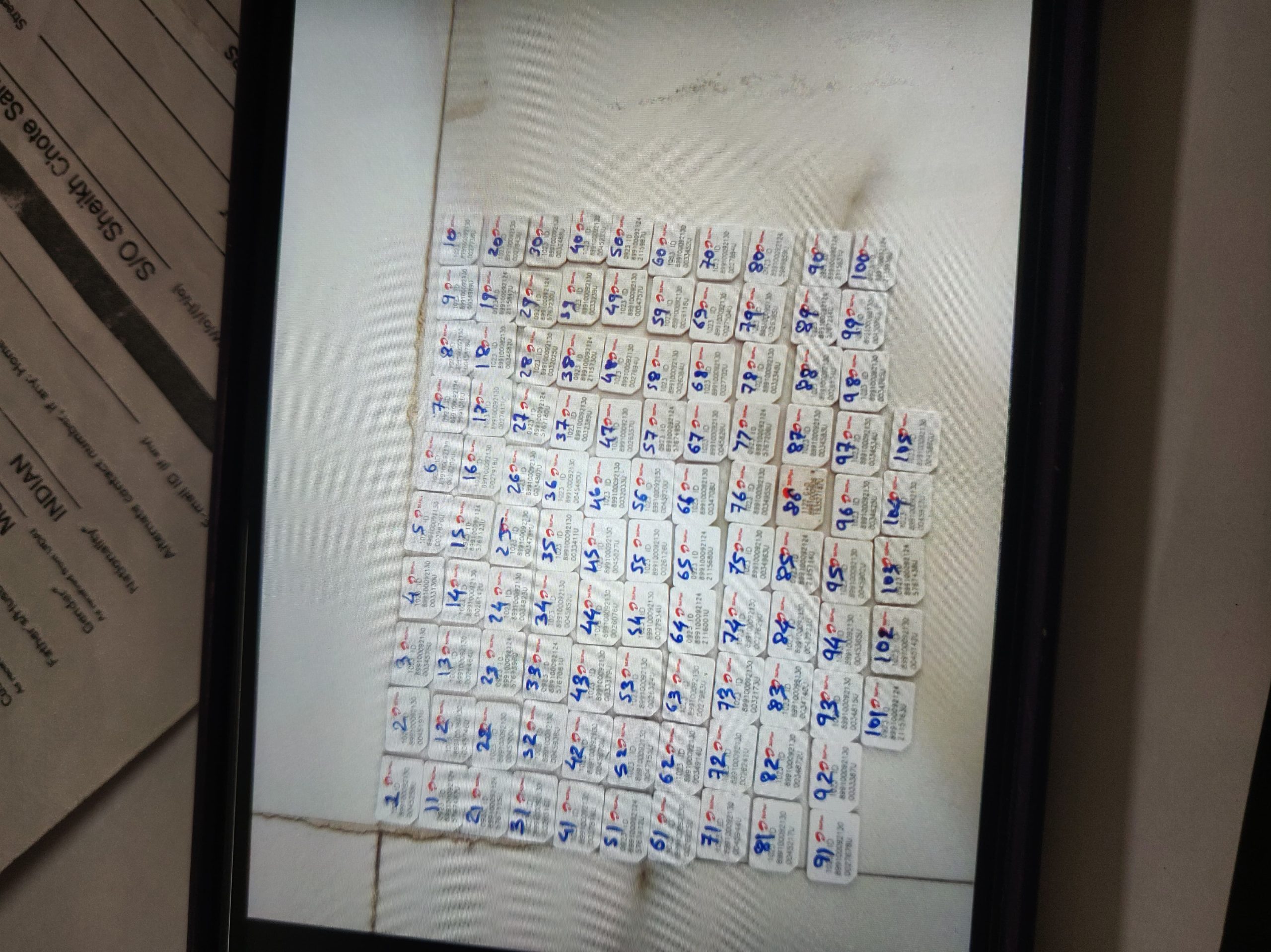 आयुष्मान कार्ड बनवाने के नाम पर लोगों के बायोमेट्रिक और