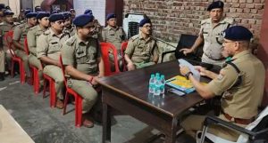 Encounter between police and criminals in Uttarakhand, one criminal got shot in the leg; the other accused absconded