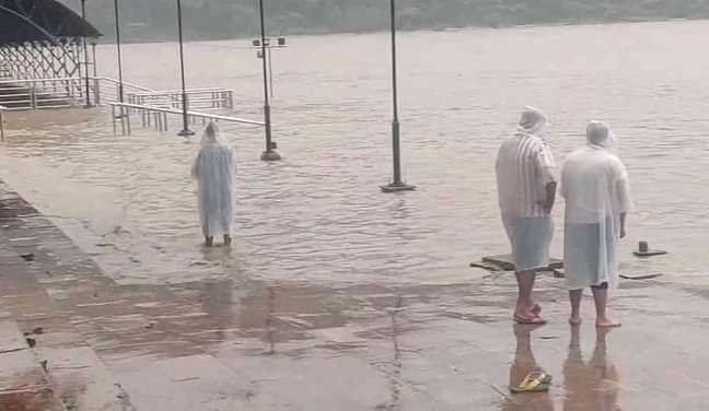 Ganga water level in Rishikesh crosses danger mark, Triveni Ghat submerged, administration alerts people