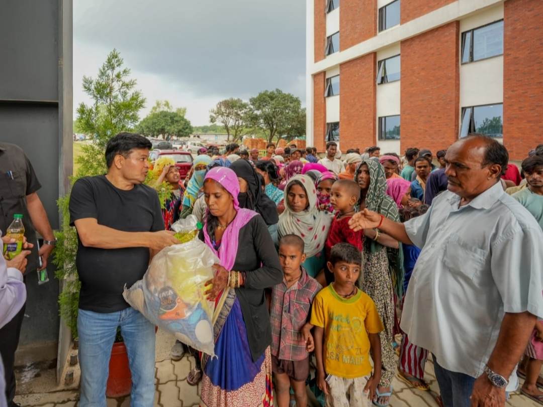 ग्राफिक एरा का खाद्यान्न वितरण अभियान - my uttarakhand news