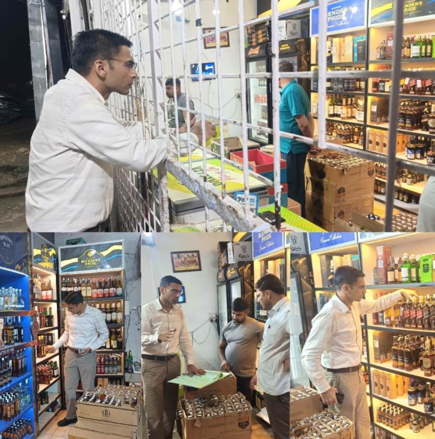 ग्राहक बनकर शराब के ठेके पर पहुंचे डीएम, ओवर रेटिंग