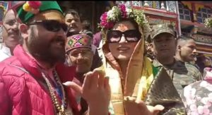 बॉलीवुड अभिनेत्री उर्वशी रौतेला ने बदरीनाथ केदारनाथ धाम के किये