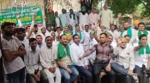 रुड़की में किसानों का अनिश्चितकालीन धरना शुरू, गन्ना भुगतान और