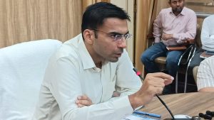 शहर में चौपहिया वाहनों के लिए चार्जिंग स्टेशनों की सुविधा