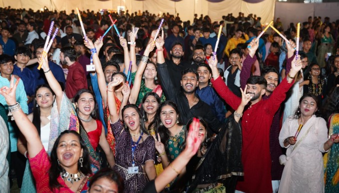 एसजीआरआरयू में नवरंग डांडिया 2.0 की धूम