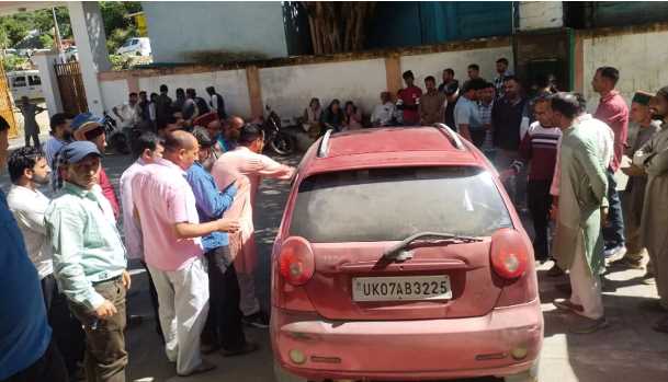 Car returning from a wedding in Uttarakhand met with an accident, there was a lot of screaming and shouting; three people died