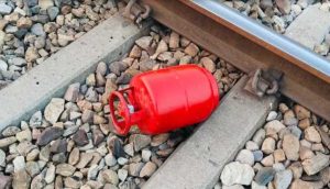 उत्तराखंड में ट्रेन को बेपटरी करने की साजिश! रेलवे ट्रैक