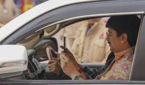 उत्तराखंड सरकार ने क्यों जब्त की राजा भैया की पत्नी