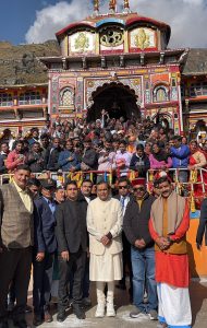उद्योगपति मुकेश अंबानी ने श्री बदरीनाथ व श्री केदारनाथ धाम