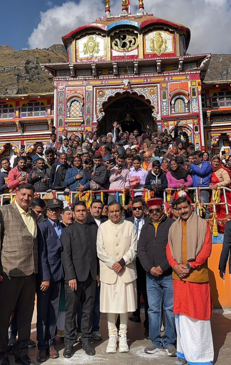 उद्योगपति मुकेश अंबानी ने श्री बदरीनाथ व श्री केदारनाथ धाम