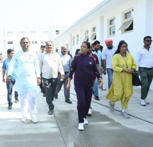 *एक्शन मोड में खेल मंत्री रेखा आर्या,रूद्रपुर स्टेडियम में निर्माणाधीन