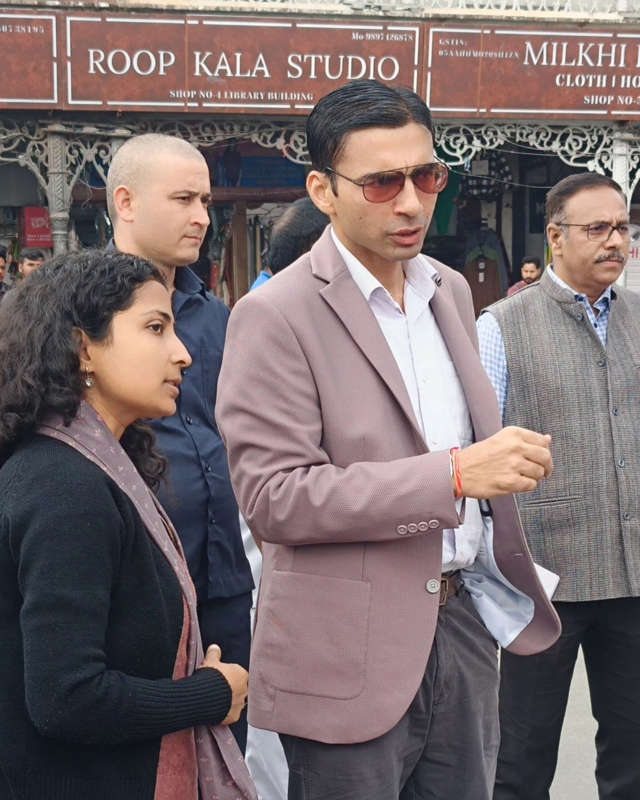 डीएम ने चार दिन के भीतर बस संचालन कर के