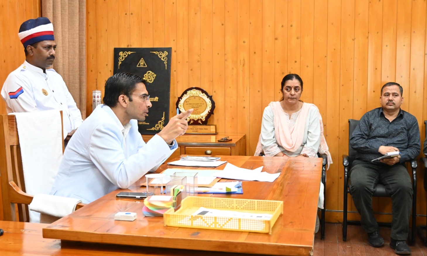 भिक्षावृत्ति करने वाले बच्चों को खेल व पढ़ाई के लिए