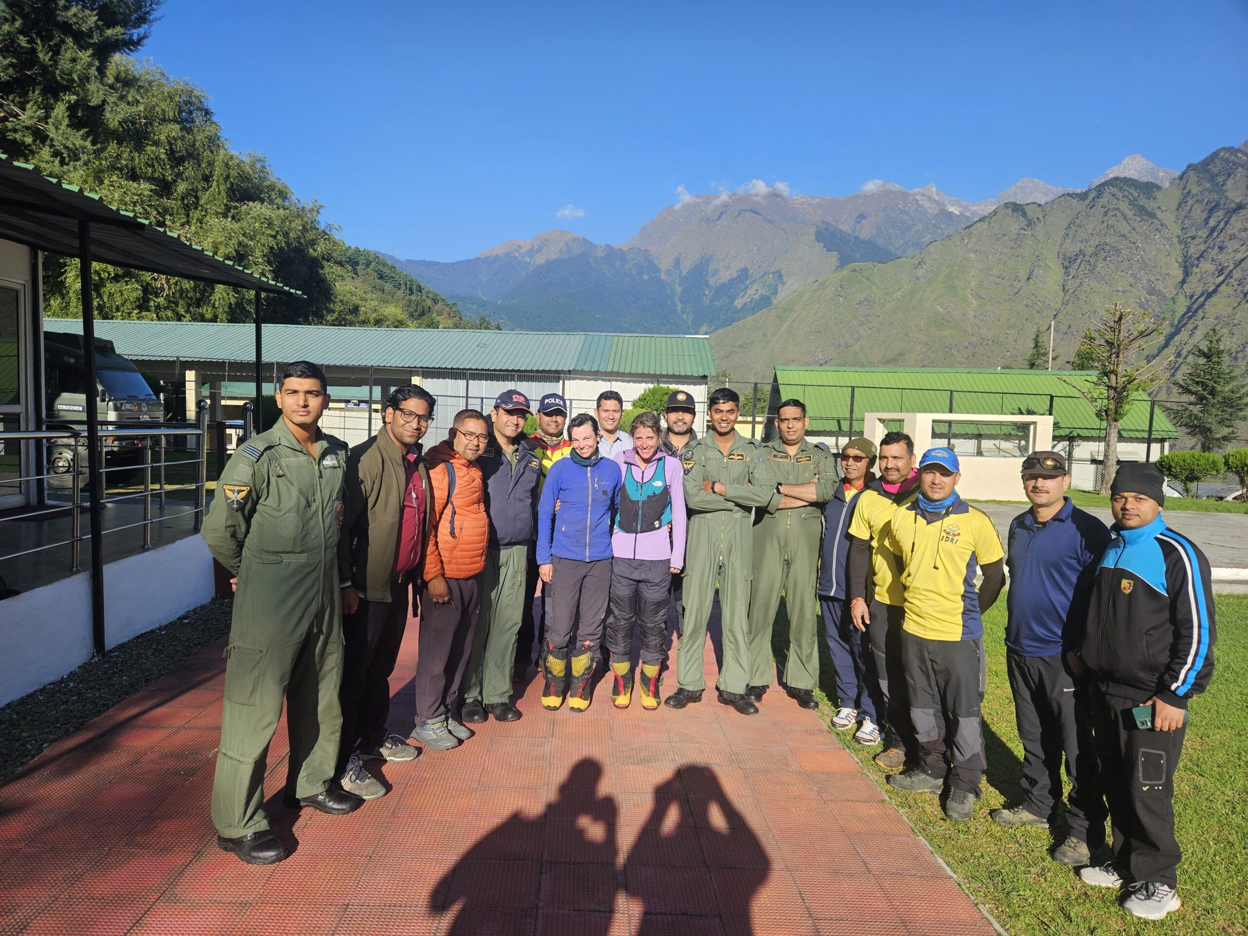 माउंट चौखंबा-III ट्रेक पर फंसी 02 विदेशी महिला ट्रेकर्स का