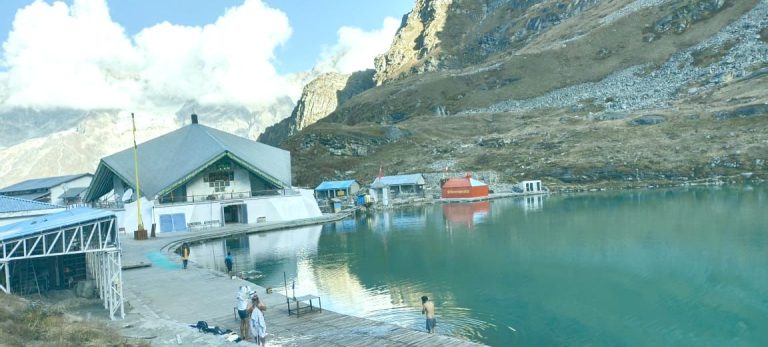 शीतकाल के लिए बंद हुए हेमकुंड साहिब और लक्ष्मण लोकपाल