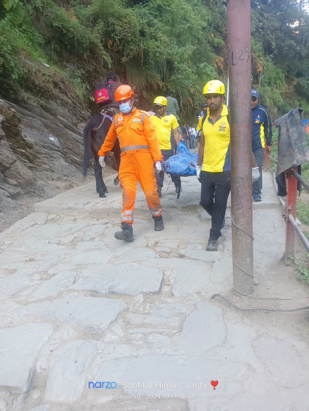 श्री केदारनाथ में चीड़वासा के पास खाई में गिरी महिला