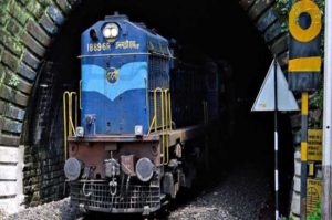 उत्तराखंड के पहाड़ों में भी पर्यटक जल्द लेंगे ट्रेन के