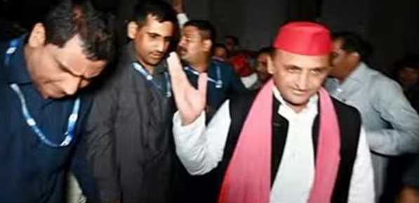 Helicopter could not fly due to low visibility, SP President Akhilesh Yadav stopped in Haridwar