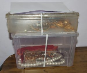 जनपद चमोली : ऑनलाइन गेमिंग , ट्रेडिंग व मंहगे शौक