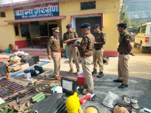 पुलिस उपाधीक्षक कर्णप्रयाग द्वारा थाना गैरसैंण का अर्द्धवार्षिक निरीक्षण कर