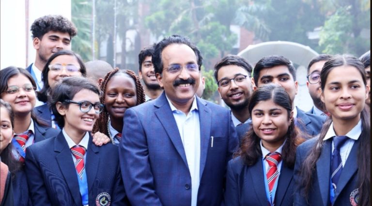 स्थापना दिवस पर ग्राफिक एरा में डॉ सोमनाथ ने रुद्राक्ष