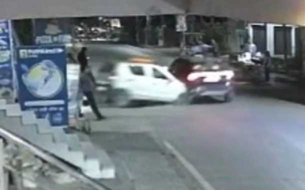 Fierce collision between two cars in Uttarakhand, luxury car turns into a wheel on the road