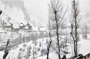 Weather Update: बर्फ से ढकी कश्मीर की वादियां... उत्तराखंड-हिमाचल में