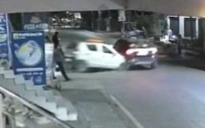 Fierce collision between two cars in Uttarakhand, luxury car turns into a wheel on the road