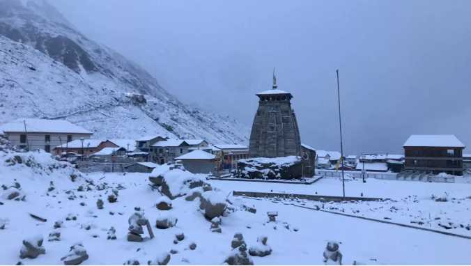 उत्तराखंड में धनोल्टी से लेकर मसूरी तक सीजन की पहली First snowfall of the season in Uttarakhand from Dhanolti to Mussoorie, severe cold prevails