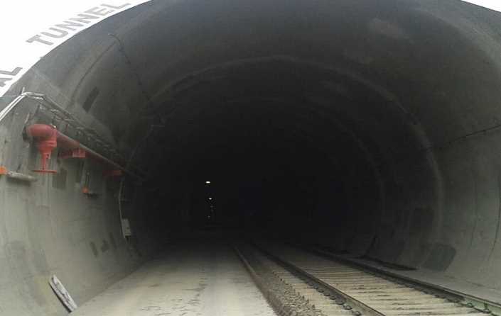 उत्तराखंड में सुरंग के अंदर बड़ा हादसा, मलबे के नीचे