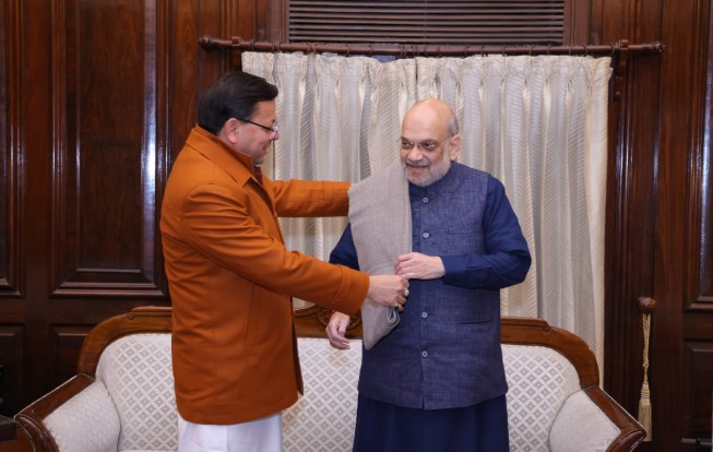 सीएम धामी ने गृह मंत्री को भेंट की मुनस्यारी शॉल