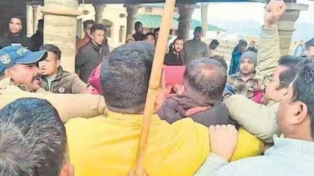 Chaos in Uttarakhand civic elections, Congress-BJP leaders exchanged blows; police resorted to lathi charge