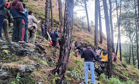 Accident in Pauri... Bus falls into a ditch, four dead, many injured