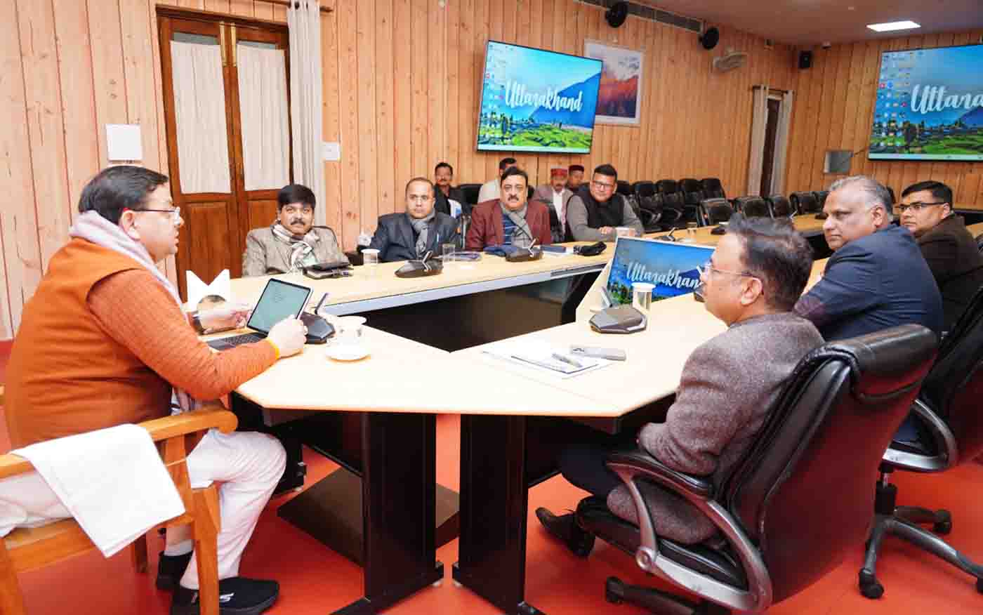 Bus mishap:  CM seeks report from DM on complaints against