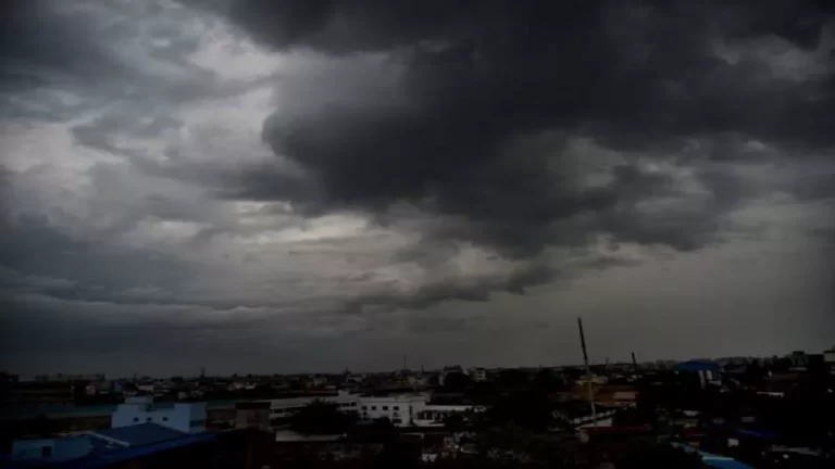 उत्तराखंड में पहाड़ से मैदान तक ठंड का कहर जारी, उत्तराखंड में पहाड़ से मैदान तक ठंड का कहर जारी, जानिए आगामी दिनों में मौसम को लेकर क्या बोले मौसम वैज्ञानिक